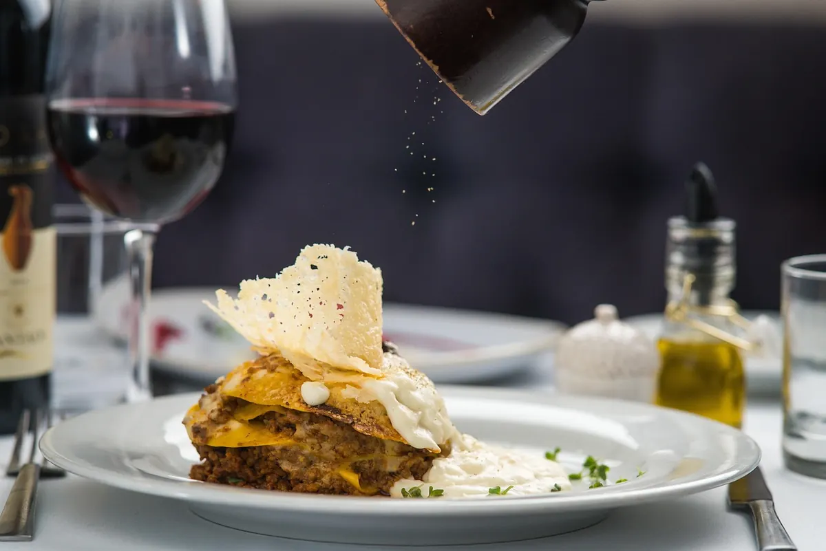 How to Light a Restaurant Dining Room: Design Tips for Ambience and Safety